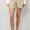 Closed Short - Revyl - Soft Beige