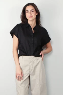 Closed Blouse - Sleeveless Shirt - Black