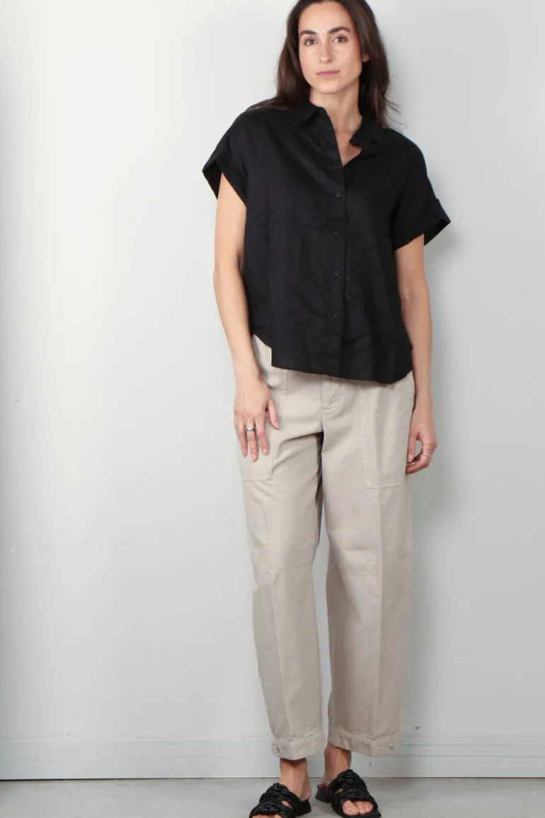 Closed Blouse - Sleeveless Shirt - Black