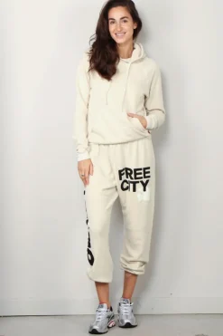 FREE CITY Jogging - Superyumm OG freecityletsgo - Creamy yum