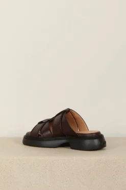 Ganni Sandalen - Everyday Mule sandal patent - Chocolate fondant