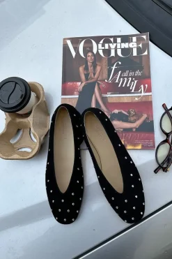 Le Monde Béryl Ballerina's - Regency Slipper Crystal Studded Suede - Black