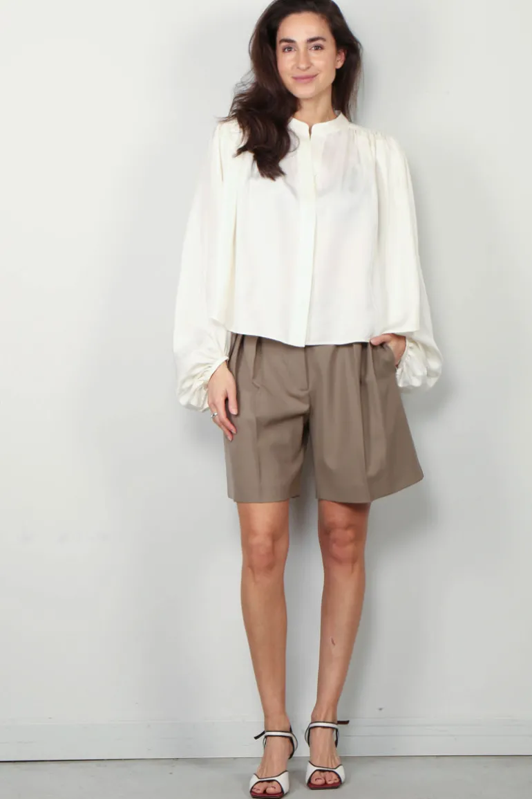 RÓHE Short - Tailored Wide Leg Shorts - Khaki