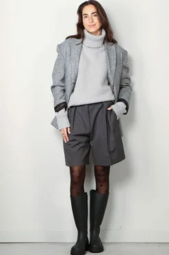 RÓHE Short - Tailored wide leg shorts - Dark grey melange