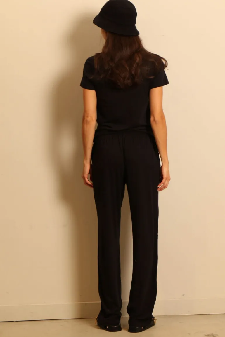 Éterne T-shirt - V Neck T - Black