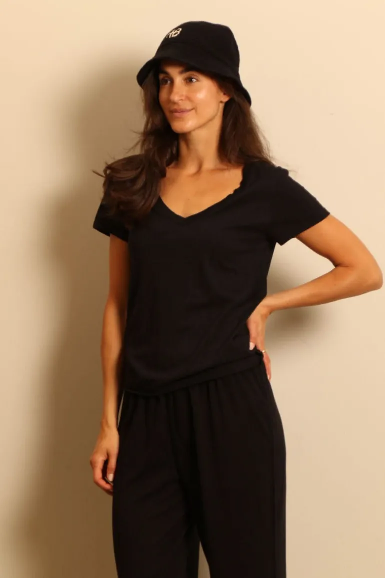 Éterne T-shirt - V Neck T - Black