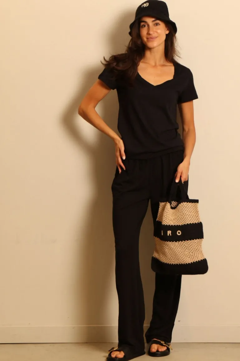 Éterne T-shirt - V Neck T - Black